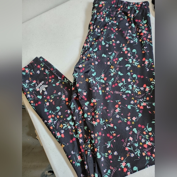 Adidas leggings NWT - Picture 2 of 2